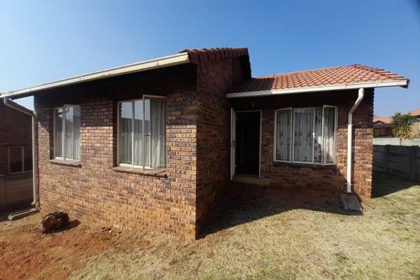 On offer.....
Two Bedrooms
One Bathroom
Lounge
Kitchen