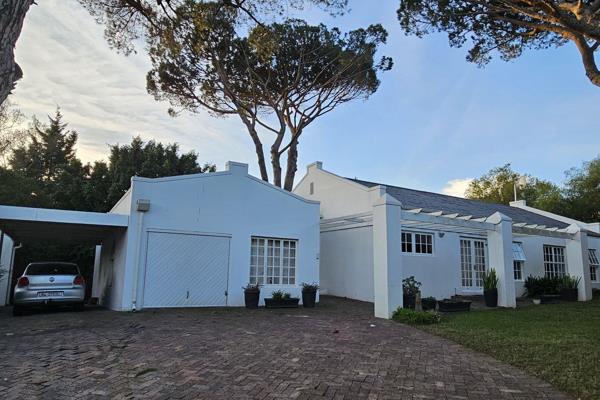 Discover the epitome of luxurious living in the heart of Zevenwacht Farm Village with this stunning freestanding house. Boasting four ...