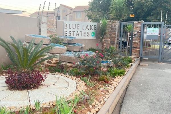 2 Bedroom, 1 Bathroom ground floor town house available to purchase in Benoni. 

Urgent sale! All reasonable offers to be presented. ...