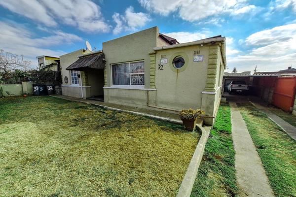 This neat property has the following on offer:
- Four bedrooms (BIC)
- Two bathrooms ...