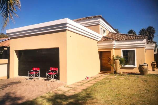 Opportunity to move into the La Como Lifestyle living.

This 3-bedroom House comes with all 3 bedrooms en-suite and access to a guest ...