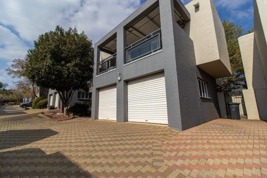 3 Bedroom Townhouse for sale in Bassonia