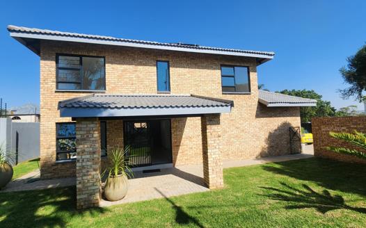 3 Bedroom Townhouse for sale in Radiokop