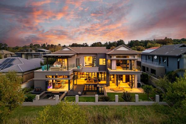 Architecturally designed by Stephen Wood from Skylan, this contemporary home has been designed for elegant, luxurious yet familial ...