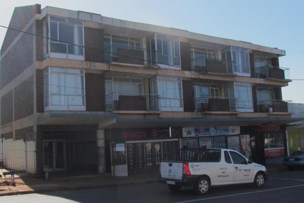 Great investment!! two bocks of flats + 3 shops
This mixed -use property offers investment from both residential rental and commercial ...