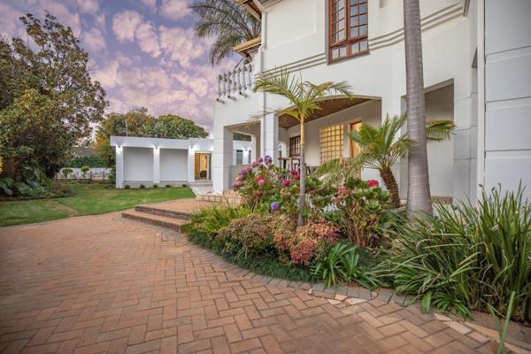 Discover the epitome of sophisticated living in this stunning 5-bedroom guesthouse, situated in the prestigious Waterkloof Ridge ...