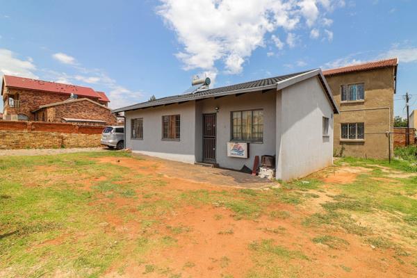 Introducing a remarkable investment opportunity in the serene and vibrant neighborhood of Lenasia South Ext 1. This property is perfect ...