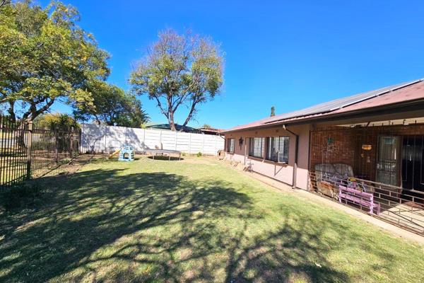 Exclusively mandated to Hulk Prop

Conveniently located just a stone&#39;s throw away from Hannes Visagie Skool, this property offers ...