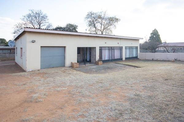 Howell Properties presents an exciting opportunity for the discerning homebuyer with vision. This 2-bedroom house in Rensburg sits ...