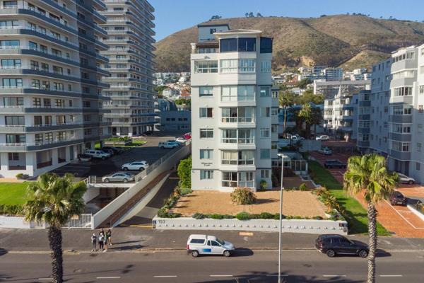 BEACHFRONT LIFESTYLE
This front-facing apartment of 161 m2 is situated on the 4th floor of a good secure complex on the beachfront in ...