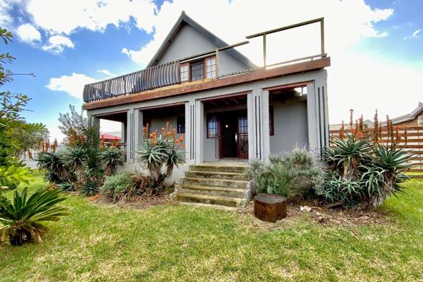 A house on a charming plot in the ever-popular Franskraal, this property features a ...