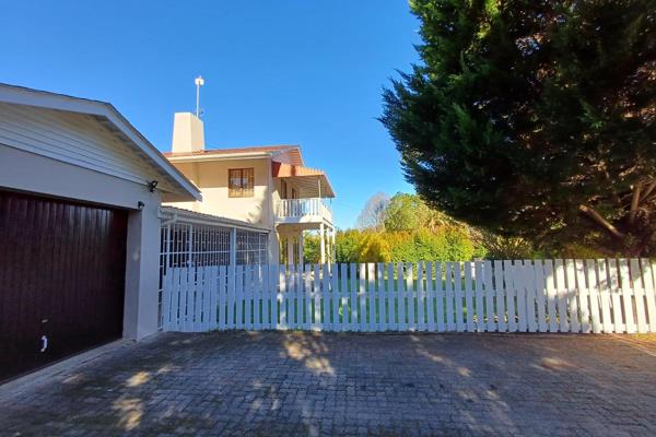 GREAT OPPORTUNITY TO ENTER THE PROPERTY MARKET IN KNYSNA - MAKE AN OFFER
North facing family home on large, level, well-treed stand ...