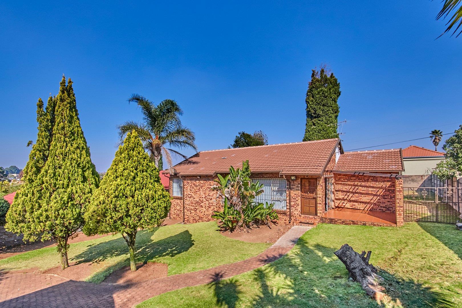 Houses for sale in Roodepoort : Roodepoort Property : Property24.com ...