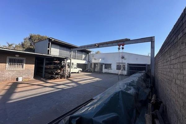 Factory and mini warehouse situated behind Rand Stadium ideally located and close access to all major highways and public ...