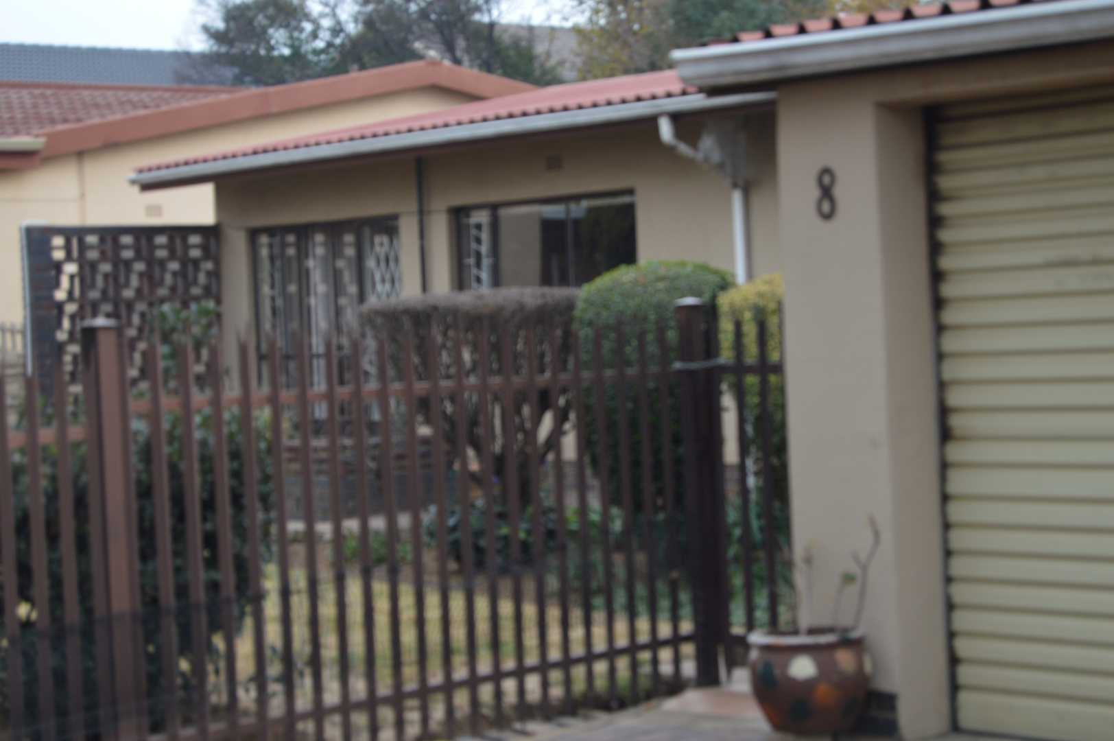 4 Bedroom House for sale in Raceview P24114592336