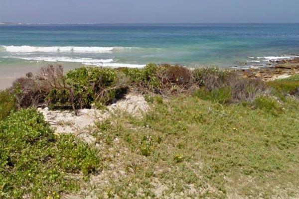 This 700 square meter vacant land in Oyster Bay is a rare gem, offering direct beach access and fantastic sea views. Situated between ...