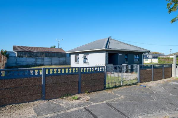 This lovely 3 bedroom property is on a generously sized plot in Bellville South, offering a wealth of potential for expansion or ...