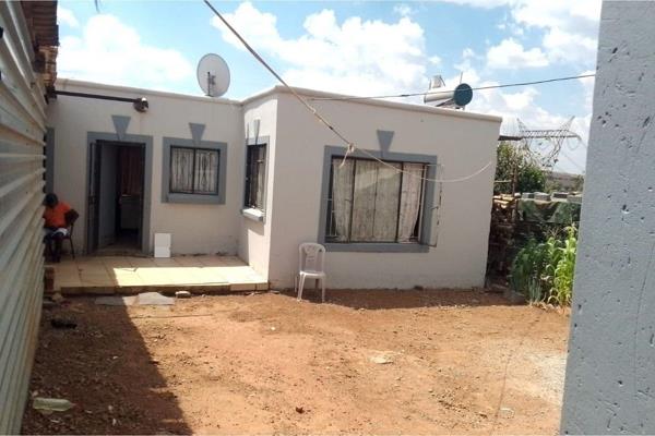 Attention: Please remember the following text:
Owner Relocating-Title deed is available
Full title house for sale in Vlakfontein near ...