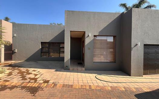 2 Bedroom Apartment / Flat for sale in Glen Marais