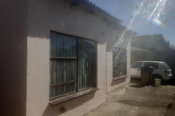 2-Bedroom House For Sale in Tladi
This beautiful home is situated in a family orientated and peaceful neighbourhood.

2-Bedrooms ...