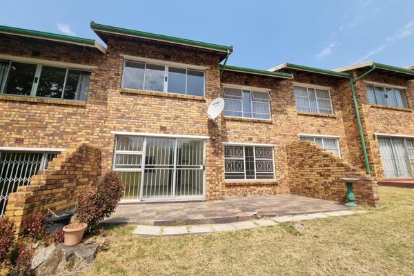 Set in a secure face brick complex on the ground floor.
Well secured with access control, auto gates and electric fence.
welcoming ...