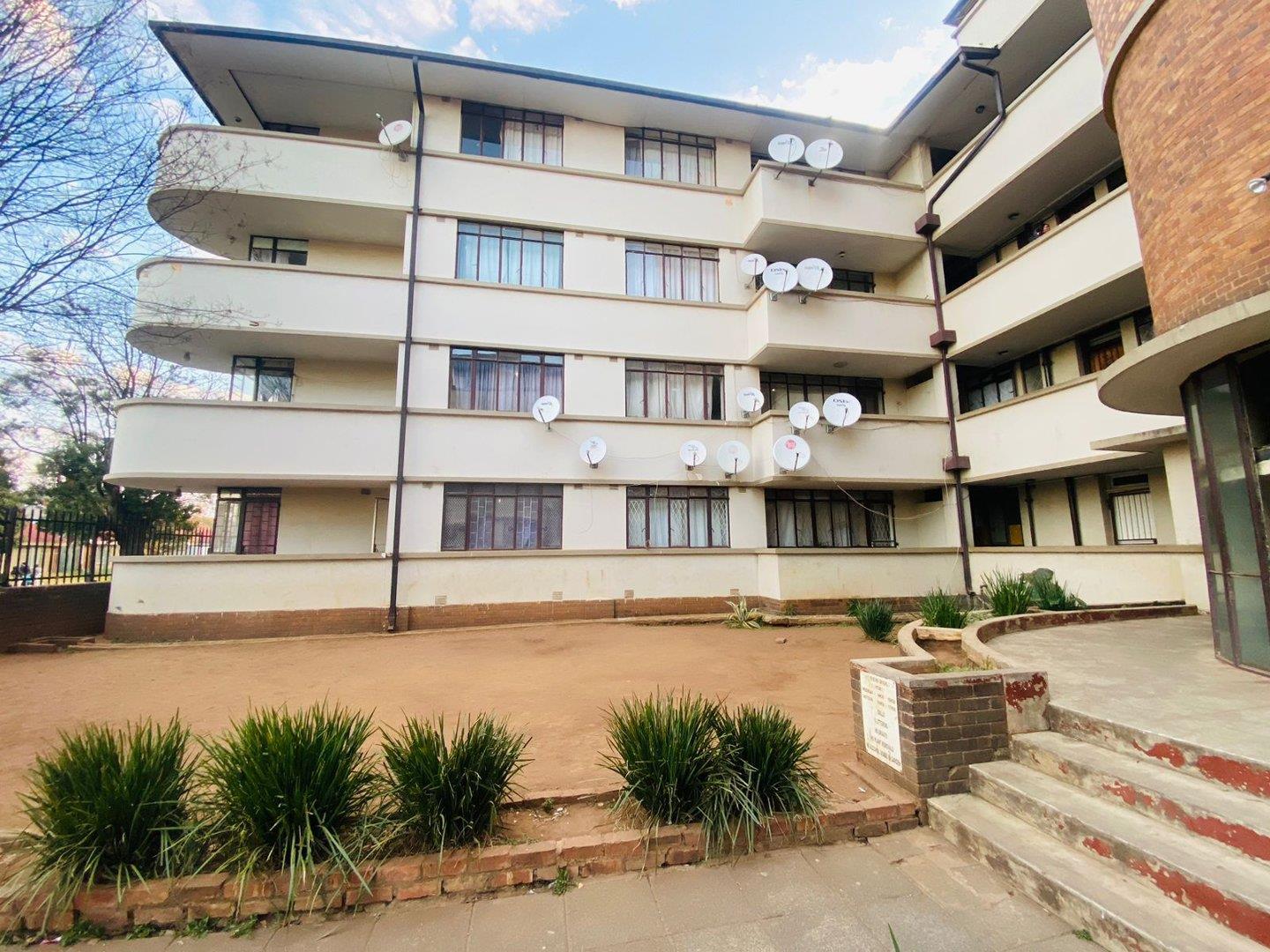 2 Bedroom Apartment / flat for sale in Germiston West - P24-114593658