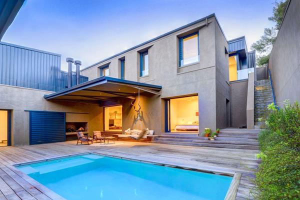 Joint Mandate - A superlative lifestyle in the ultimate setting. The captivating home is architecturally designed by well-known multi award winning Architect, Johann Slee of Slee &amp; Co. Architects. 

The modern contemporary ...