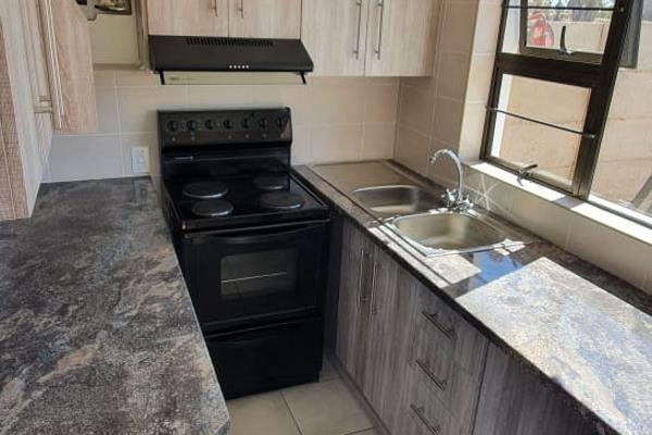 This bachelor flat offers you the following; 

modern kitchen 
bedroom 
built in cupboards in bedroom 
bathroom 
parking 
water ...