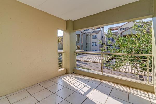 Walk in and relax. You&#39;ll love living here in this 2 bed, 2
bath unit. Inverter and battery for load-shedding.
The airy open ...