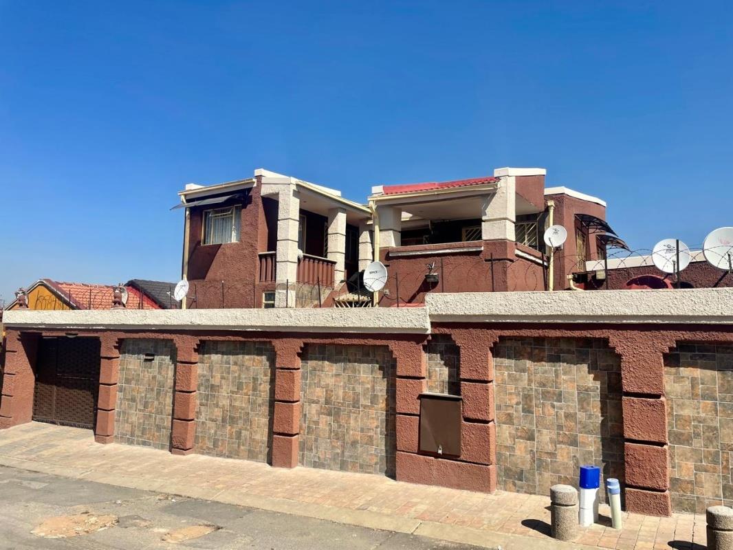 11 Bedroom House for sale in Rabie Ridge - P24-114594872