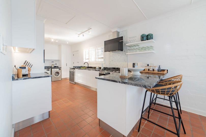 Listing number: P24-114594996, Image number: 3