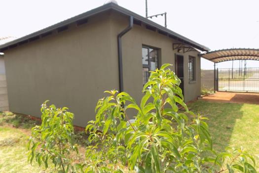 2 Bedroom House for sale in Protea Glen