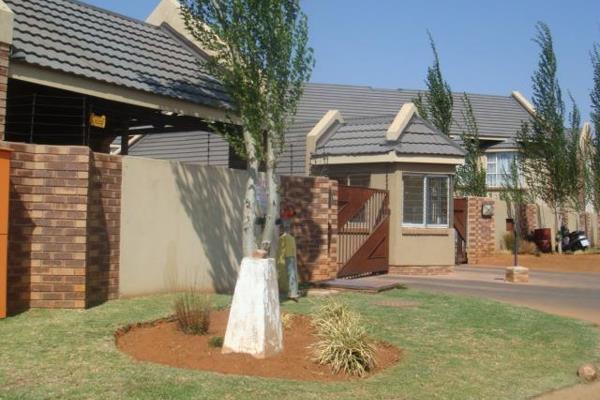 2 Bedroom 1 Bathroom available from 1 January 2025 @ R6,440 pm 
Located in this beautiful, quiet complex in Dassierand. This apartment ...