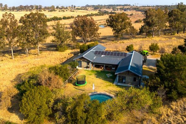 Exclusive mandate. A sumptuous 366sqm home located on a 3224 sqm stand with a farmstyle ...