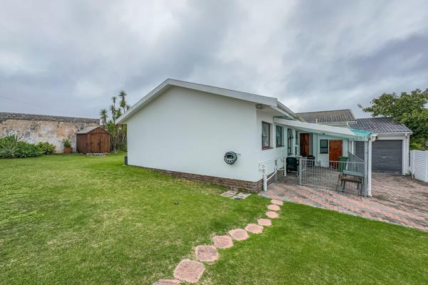 Beautiful 4 Bedroomed Family Home 

This spacious very neat home is found in the family friendly suburb of Rowallan Park.The property ...