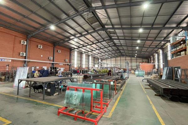 Westhills business estate | 2,051 square meter warehouse to let | rain street | ...