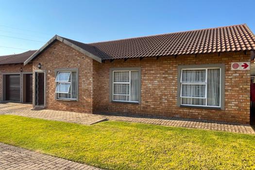 3 Bedroom Townhouse for sale in Riversdale