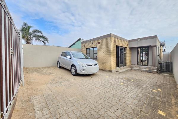 Welcome to this 2.5-bedroom semi-detached house, lovingly priced at R850,000, a property that merges value and comfort.

The property ...