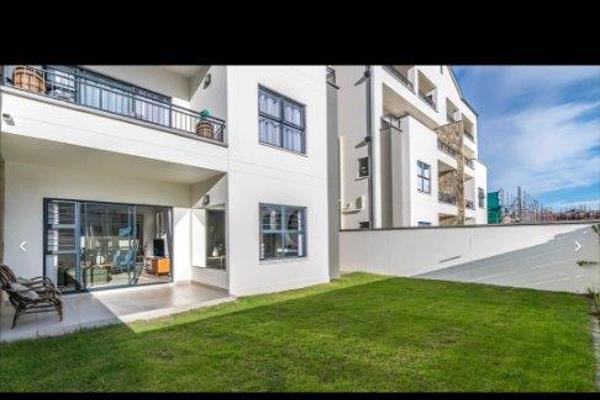 3 bed 2 bath apartment 
Ground floor with large private garden 
1.5 months deposit ...