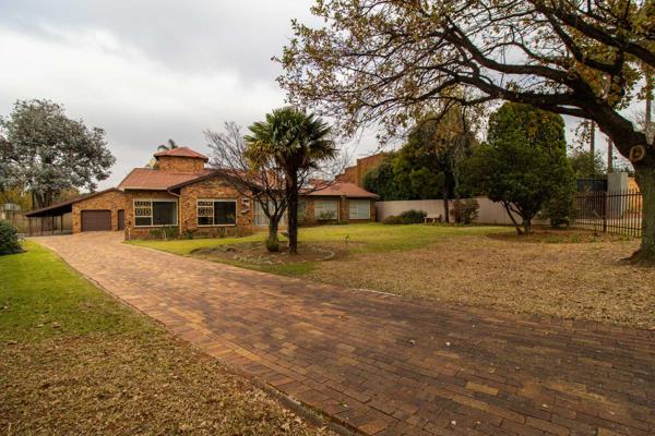 This beautiful low maintenance property is ripe for the picking.

One is welcomed into the home through an inviting entrance hall. To ...