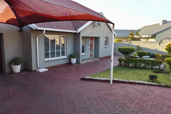 This beautiful, spacious and well looked after home is for sale in Morula View, Mabopane.
The property offers the following,
* 3 ...