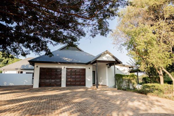 Exclusive Mandate. It is rare that such a wonderful house comes on the market in this location.  The location is Doornhoek Equestrian ...