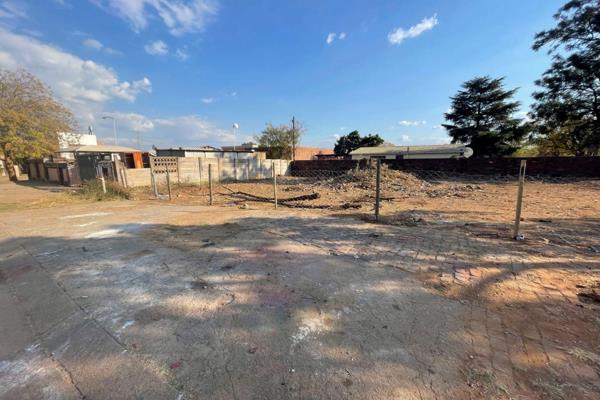 Use this perfect piece of Vacant Land to build the house of your dream!

Located on a corner of a quiet street, walking distance from ...