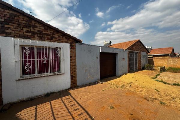 This property has the potential to bring in rental income of up to R10 000 per month. With a bond of R5 500 monthly, this property just ...