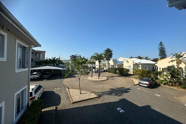 Modernized apartment located in the secure complex of Coralwood in Beacon bay North.

It offers 3 bedrooms, 2 bathrooms, open plan ...