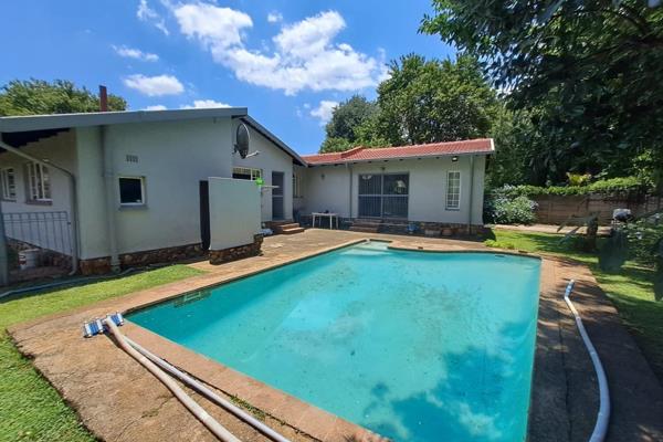 3-bedroom, 2-bathroom residence available for purchase in Doringkloof. Conveniently positioned near Doringkloof Mall, N1 freeway, and ...