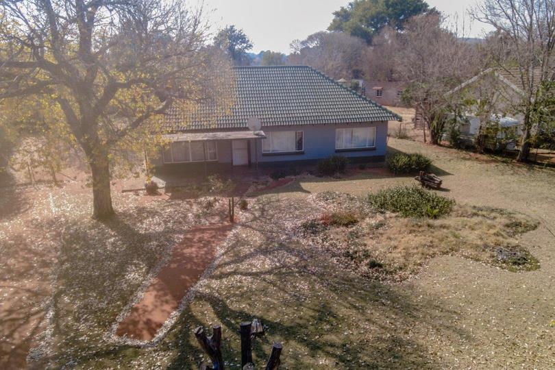 3 Bedroom House for sale in Stilfontein Ext 3 - P24-114314005
