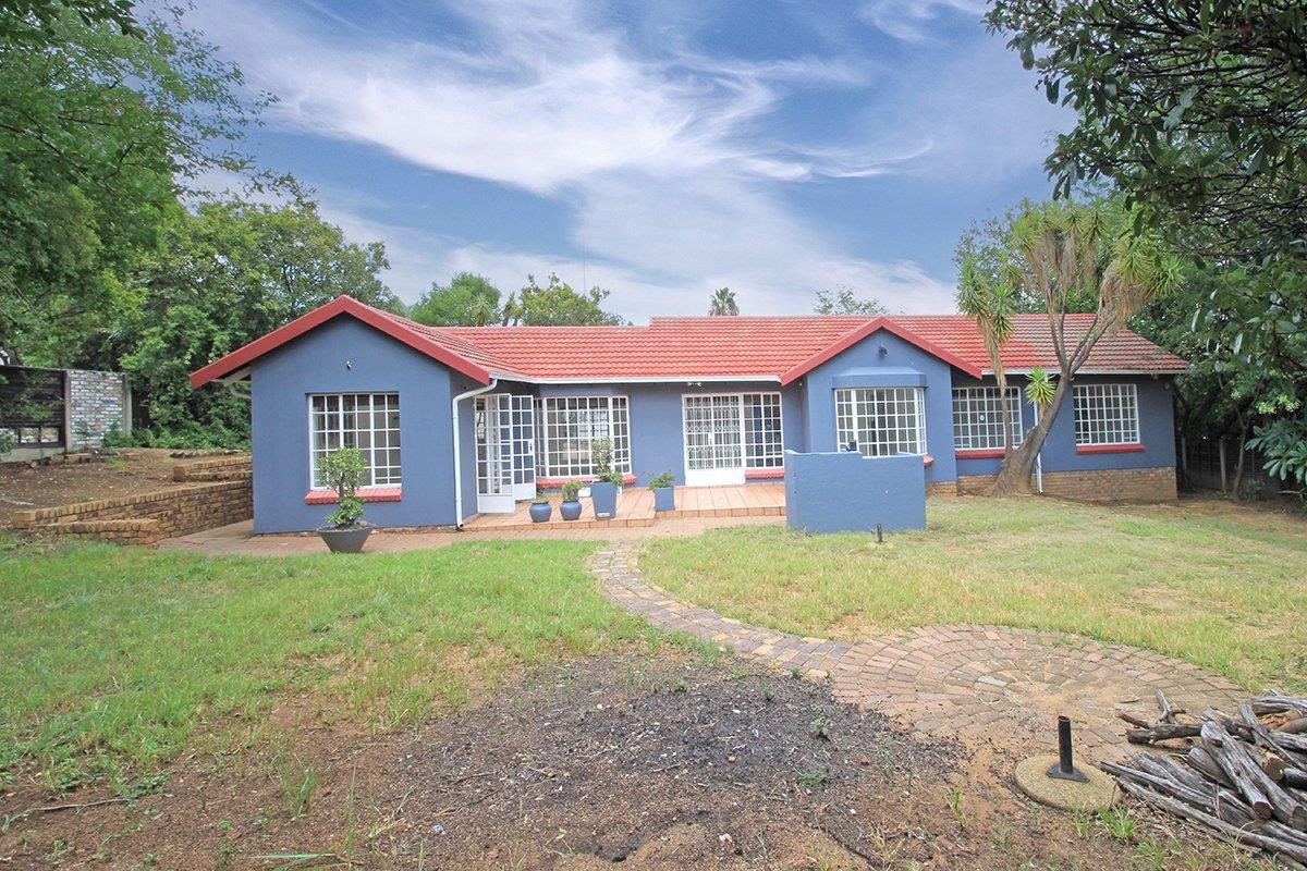 4 Bedroom House for sale in Halfway Gardens P24114603380