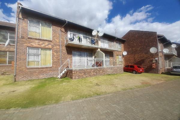 Situated in the sought after New South Villas complex in Naturena.
Its prime location is ...