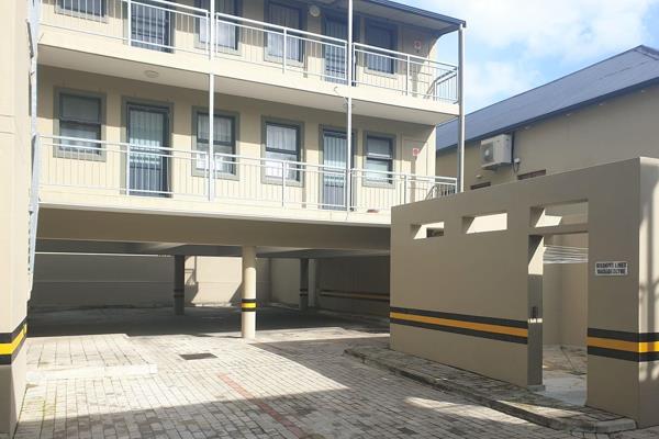 Choice between two neat bachelor Apartments in modern secure 
block in Northern Paarl.  

These units are perfect to rent out, to start ...